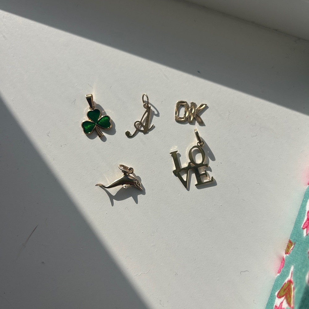 14K gold carousel charm pendant - Picture 4 of 4